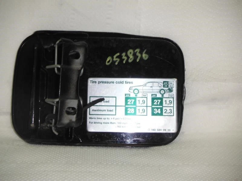 92 MERCEDES 300SD ДВЕРЬ ТОПЛИВНОГО БАКА - Изображение 3 из 4