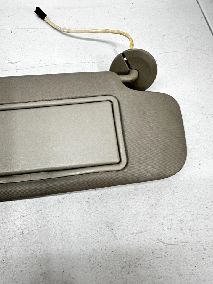 Viseira solar lateral direita Buick Regal 2011-15 passageiro destro com iluminação OEM cinza - Imagem 4 de 4