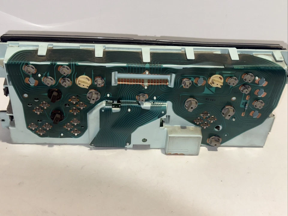 1999 - 2000 凯迪拉克凯雷德仪器速度计集群规 16244965 215k — 第 2/2 张图片