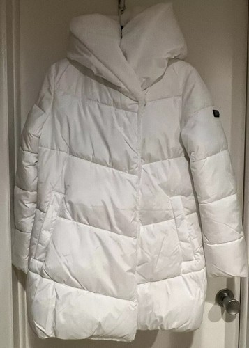 BCBG MAXAZRIA White Puffer Hooded 