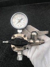 BINKS No. 85-215 REGULATOR, SHUT-OFF VALVE, PRESSURE GUAGE. ALL IN ONE  
