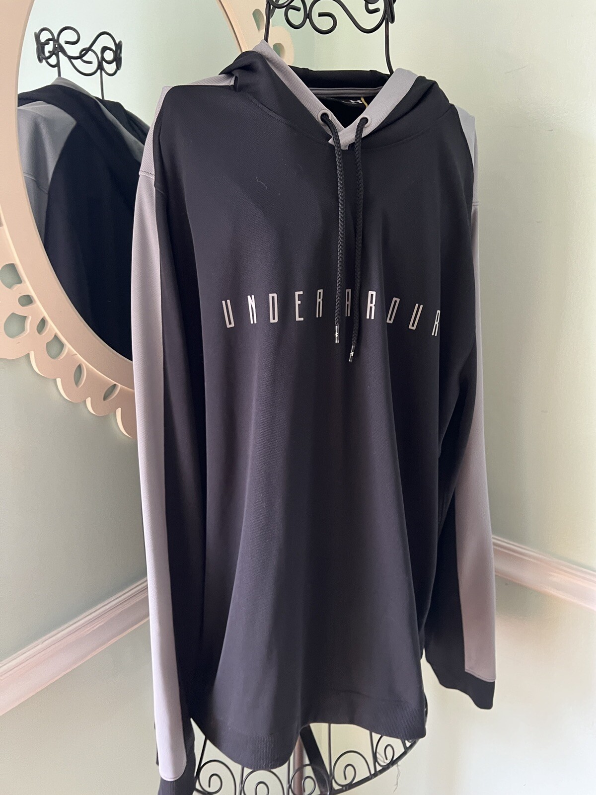 Under Armour polyester Fitted Pullover Hoodie. Me… - image 1