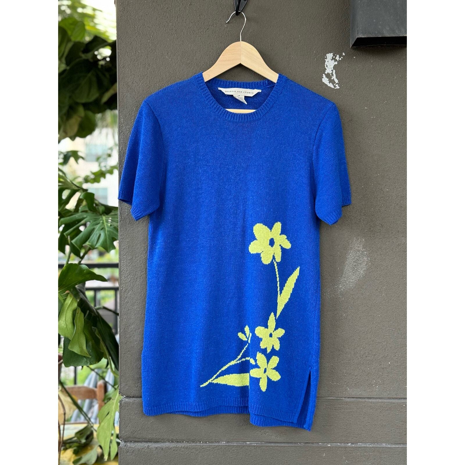 Vintage Melrose Silk Studio Medium Blue Floral Knit Sweater Pullover T-Shirt