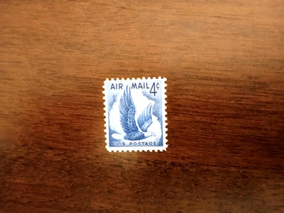 AIR MAIL 4 c U.S. POSTAGE - (Neue Briefmarke mit Vollgummi)