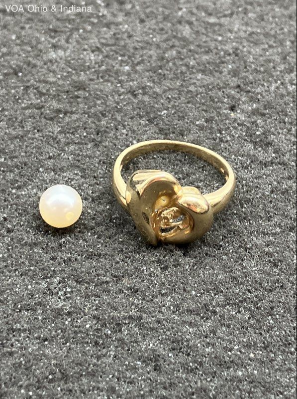 14K Yellow Gold Pearl Heart Motif Ring BRZ Signed 3.6g Size 6.5