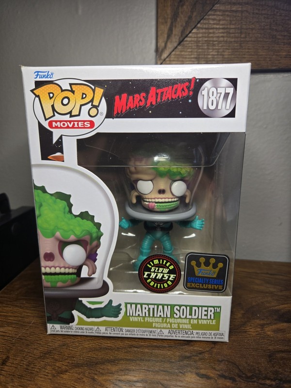 Funko Pop!: Mars Attacks! Martian Soldier (Chase) (Glow) #1877 + Protector 