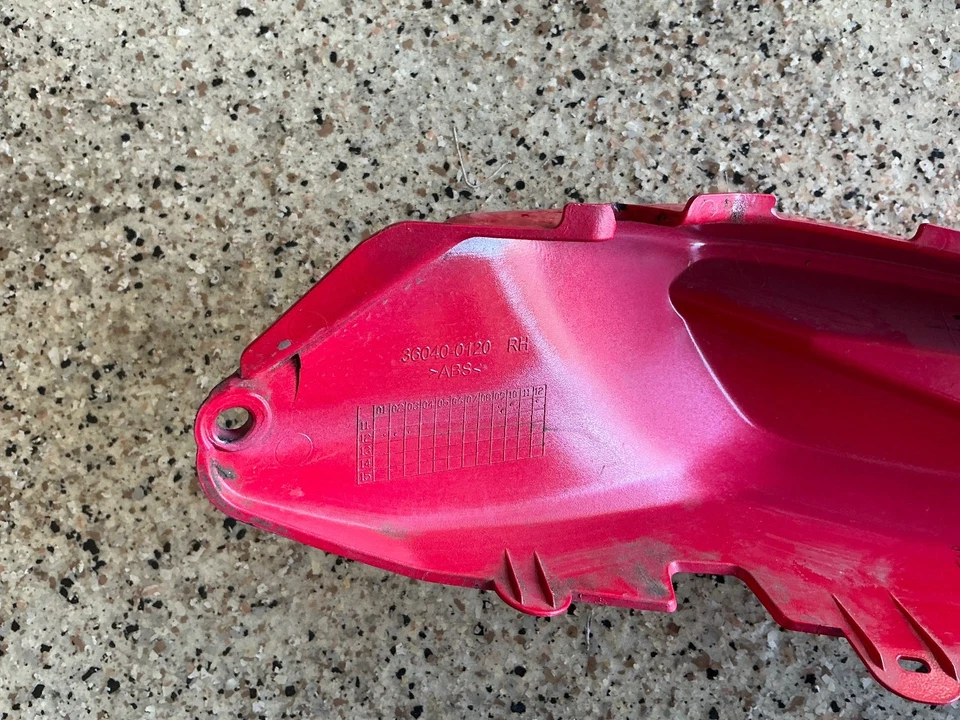 2012 - 16 KAWASAKI NINJA 650 OEM LEFT REAR BACK TAIL FAIRING RED 324524 OEM - Image 3 of 4