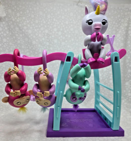 Fingerlings: Interactive Baby Animals Lot Of 5 And- Jungle Gym Playset Adorable!
