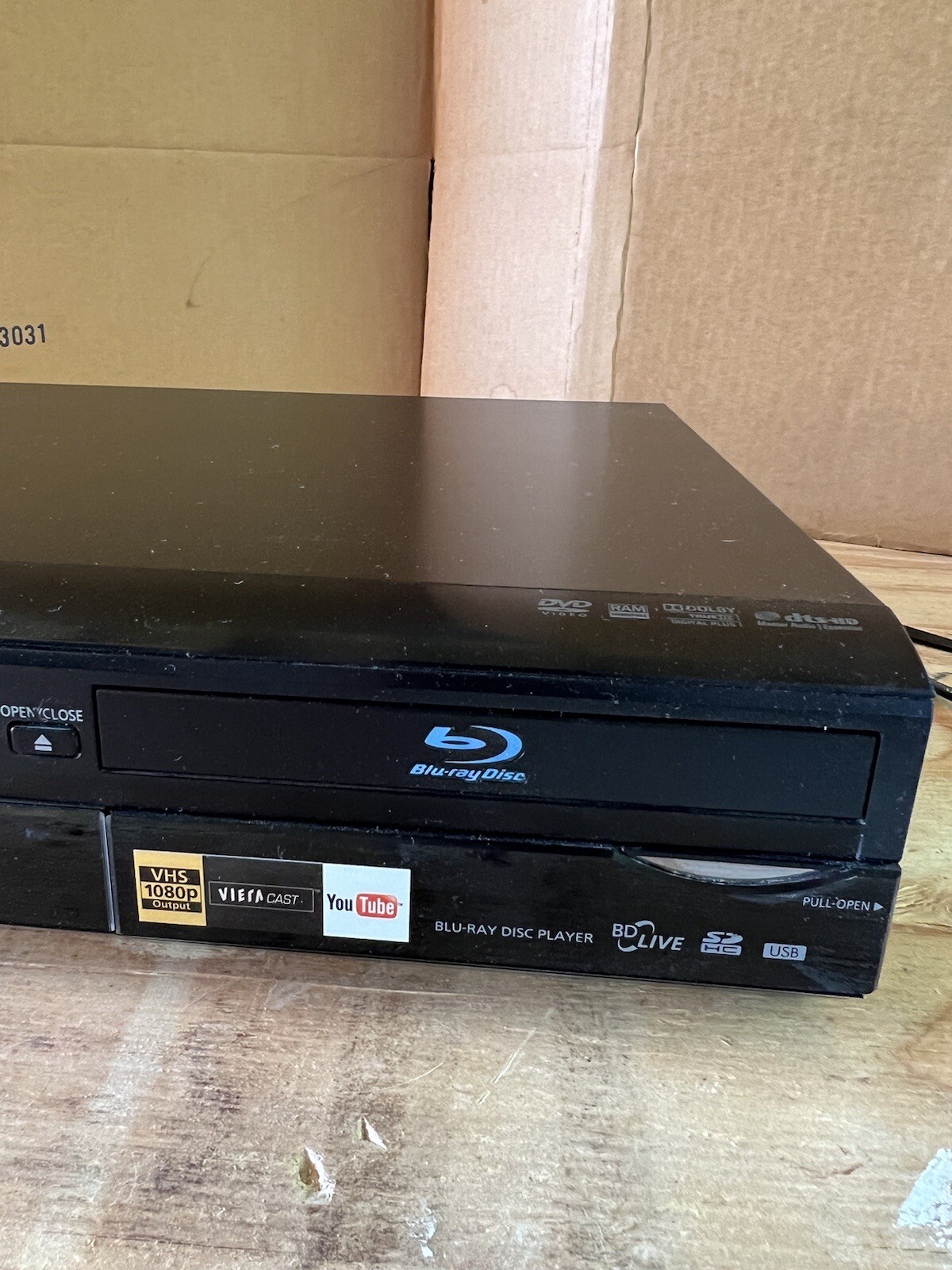 Panasonic DMPBD70V BluRay DVD & VHS Combo Player 1080p No Remote