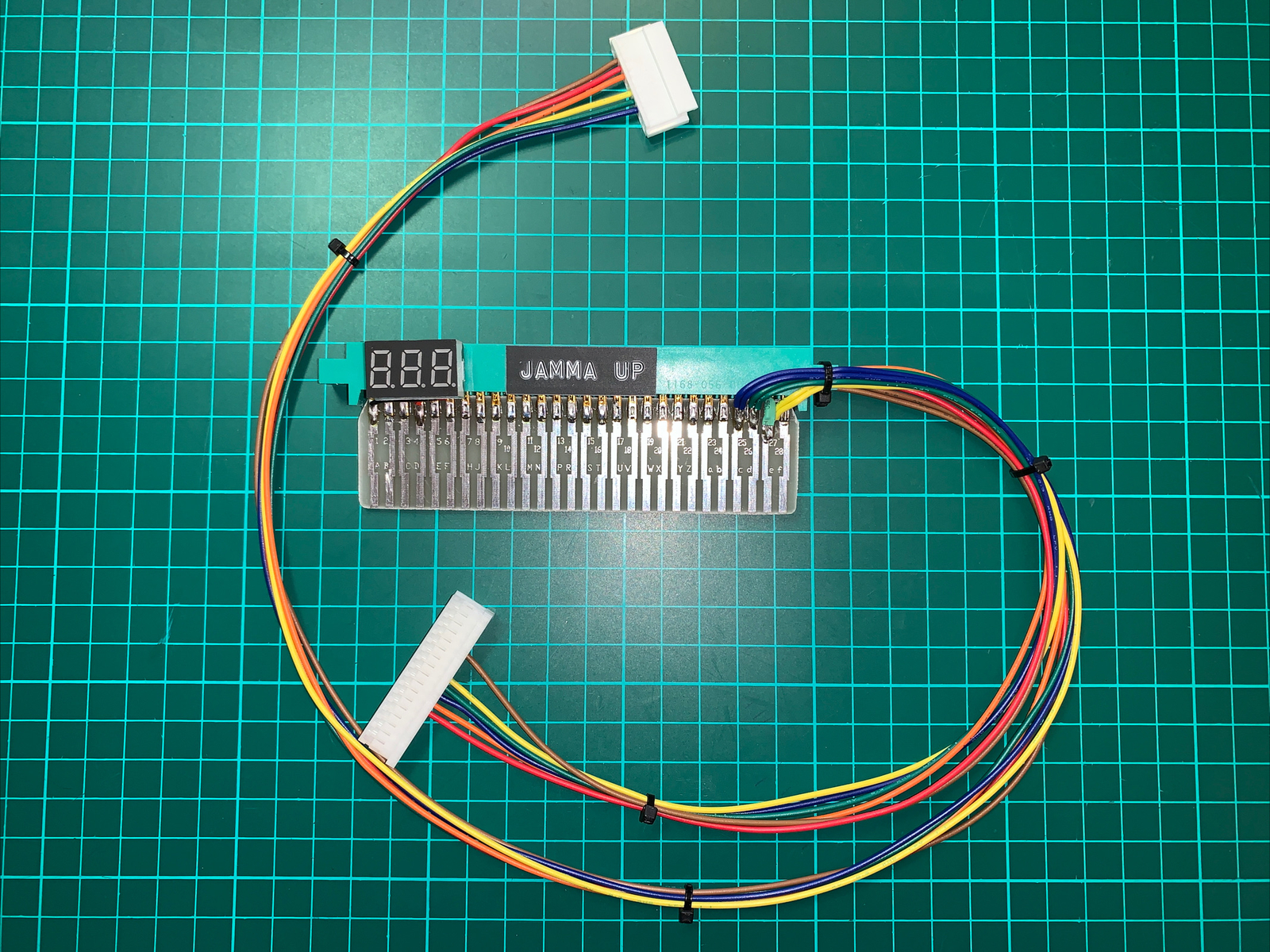 Adaptateur Jamma avec voltmètre et kick harness pour soirées retrogaming sur borne Capcom