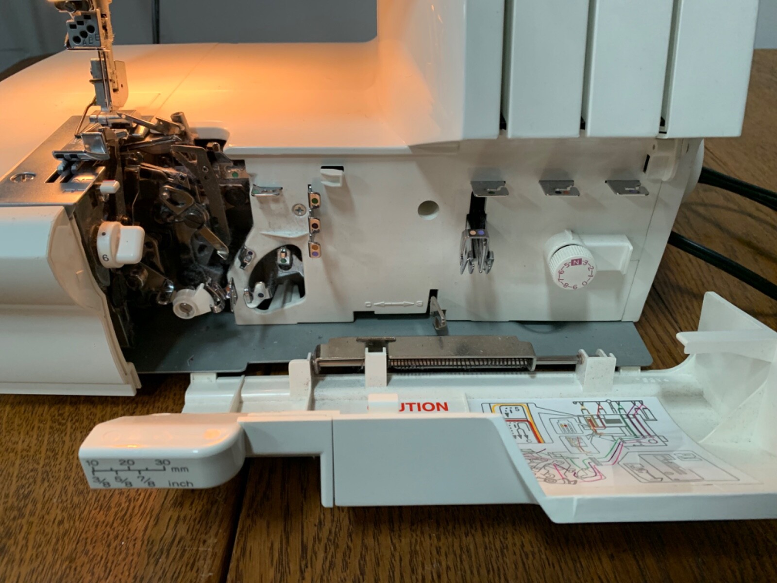 Husqvarna Viking Huskylock 936 Overlock Serger Sewing Machine eBay