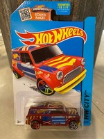 2015 Hot Wheels #27 Hw City Hw Art Cars '67 Austin Mini Van Rot, 1:64