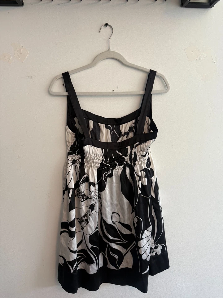 Mini vestido vintage bebe blanco y negro floral seda bebé muñeca mediano Foto 3 de 3