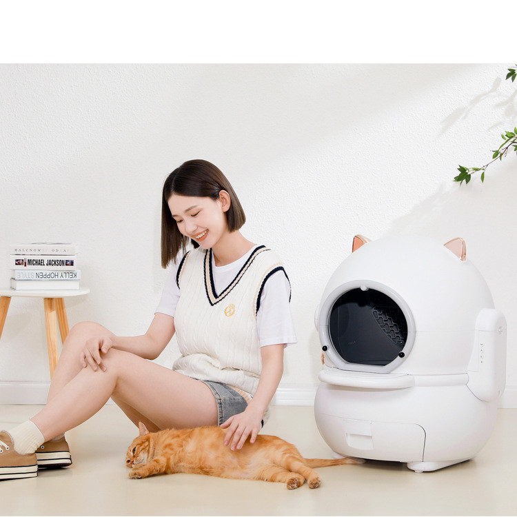 Litière autonettoyante pour chat design blanc et rose maison connectée
