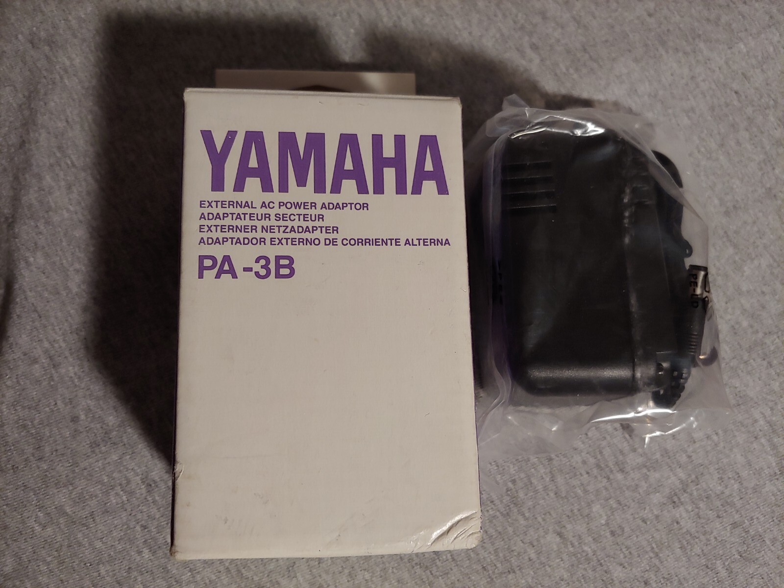 NEW Yamaha PA3B OEM A/C Power Adapter Output DC 12v 700ma for Keyboard