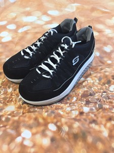 sketchers black and white