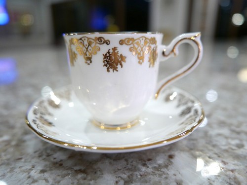 6 Royal Albert England Bone China Gold White Demitasse Cups and Saucer Set - Picture 19 of 19