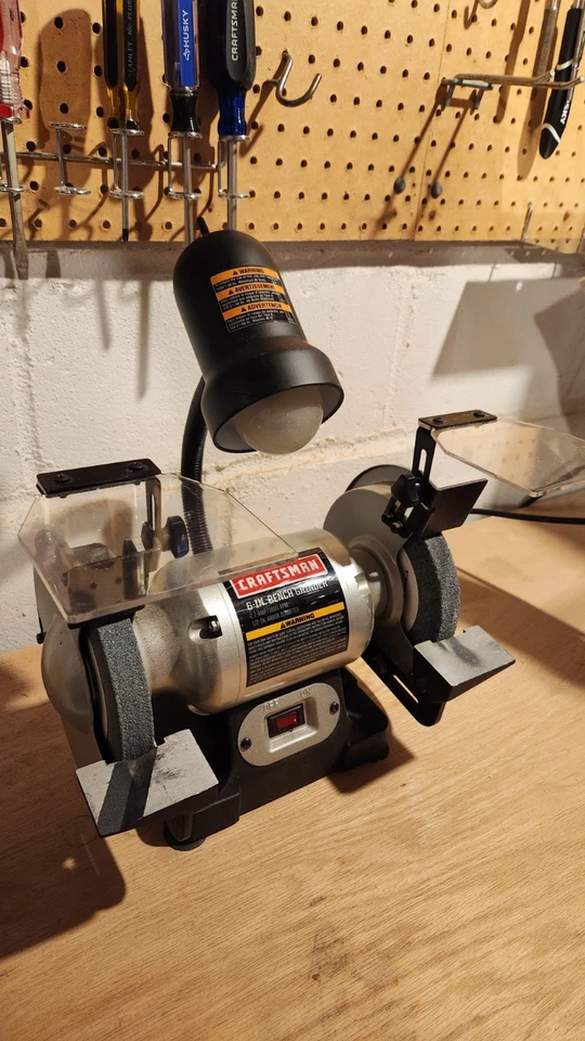 Amoladora de banco Craftsman de 6 pulgadas Foto 3 de 4