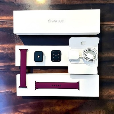 Apple Watch Series 6 40mm (GPS) with Original Box and everything that came in it