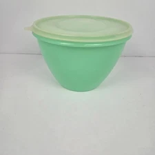 VINTAGE Tupperware Crisp-It Lettuce Crisper Bowl 679-15 Jadeite Green w lid VTG