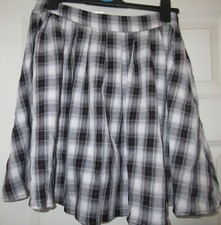 LADIES BOOHOO CHECK SKIRT size 8