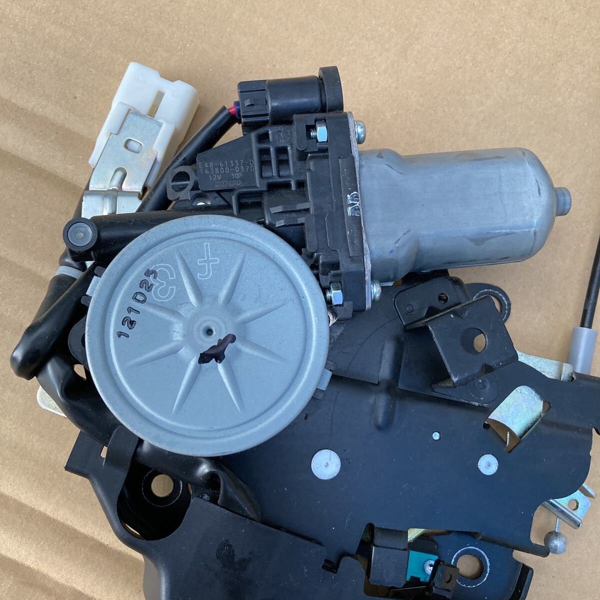Toyota Genuine Lexus 64650-50050 Trunk Lock Actuator Latch
