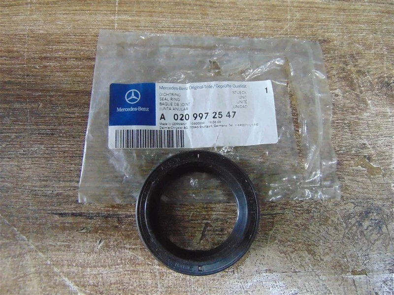 Brand New Rear Axle Sealing Ring Genuine Mercedes W124/W140/W210 