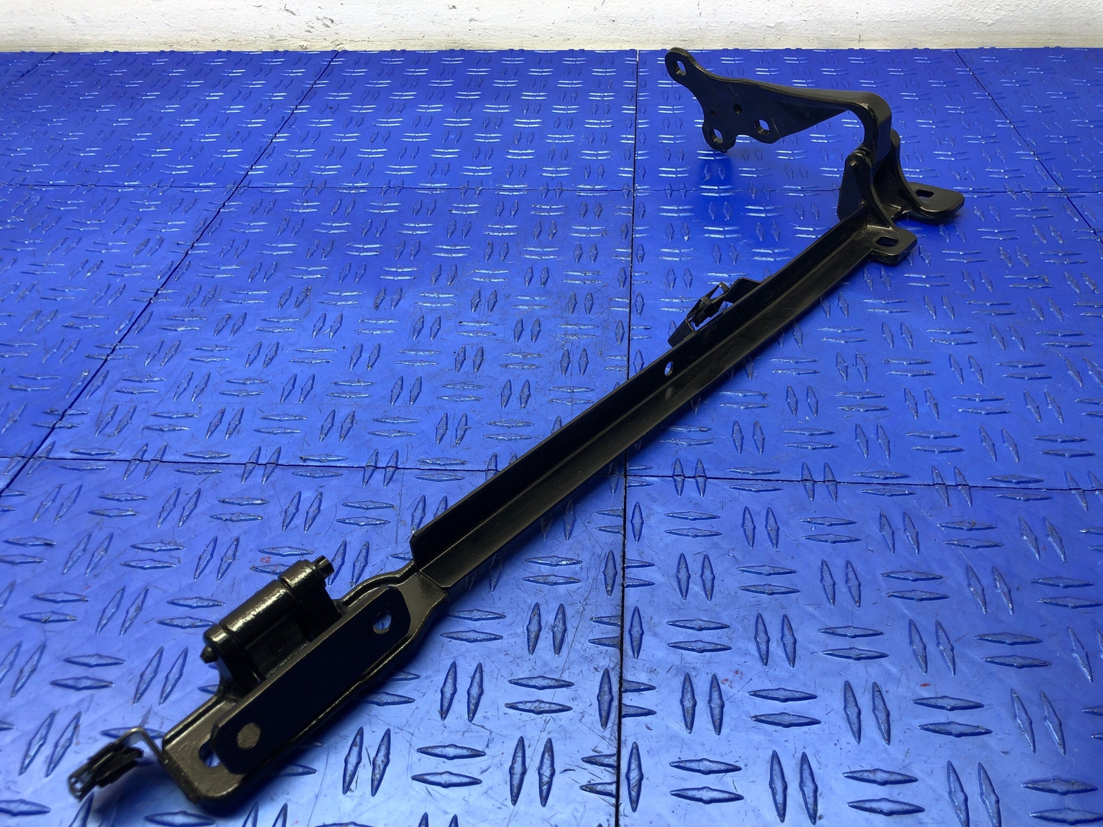 2014-2020 BMW I8 FRONT RIGHT UPPER DOOR HINGE 7312702 OEM 2015 2016 2017 2018