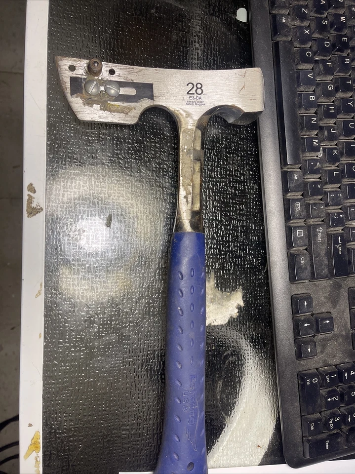 Martillo para tejas cara fresada ESTWING E3-CA 28 oz apenas usado. Foto 2 de 4