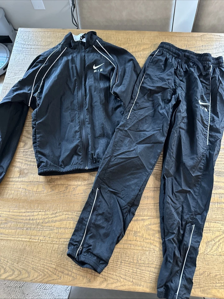 Nike Lote De Jóvenes Grandes - 6 Artículos - Chaqueta y Pantalones - Camisetas - Sombrero Foto 3 de 4