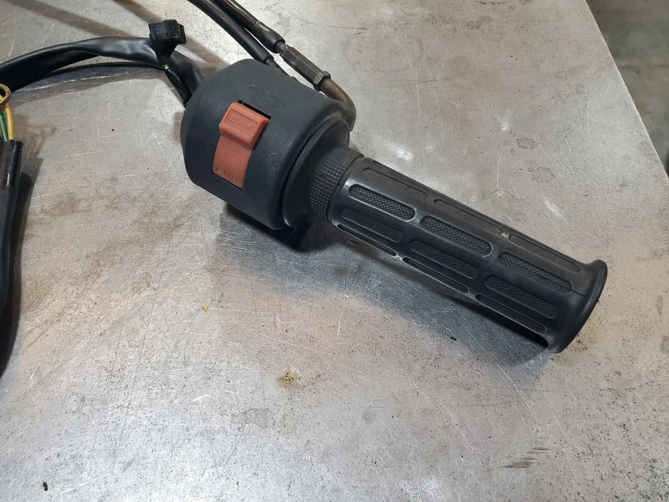 1987 1988 1989 Honda CBR600F1 Hurricane Throttle Tube Assembly & Cables!!! - Image 2 of 4