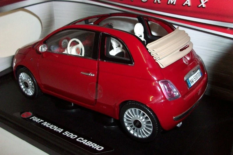Motormax 1/18 Scale - 79164 Fiat Nuova 500 Cabrio red - Image 2 of 3
