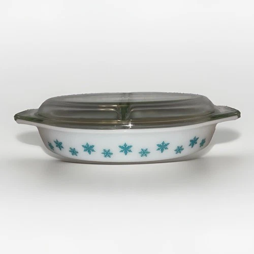Vintage Pyrex White Blue Snowflake 1-1/2 Quart Divided Casserole Dish w/ Lid