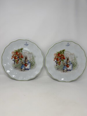 2 Beatrix Potter Peter Rabbit & Mother Easter Strawberry Dinner Plates 10.5  new