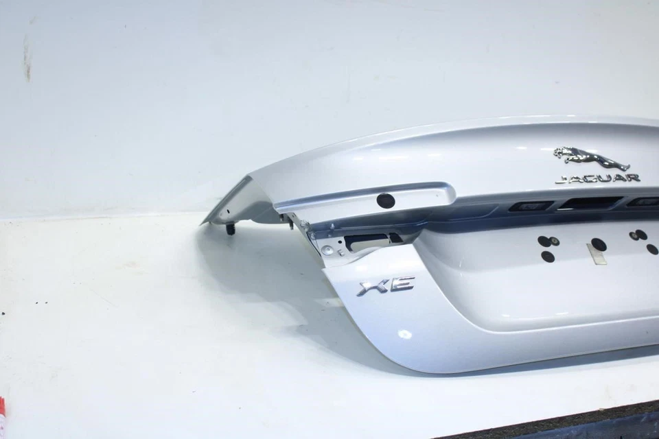 Jaguar XE R-Dynamic S 2020 maletero trasero cubierta tapa panel carcasa T4N25788 OEM Foto 2 de 4