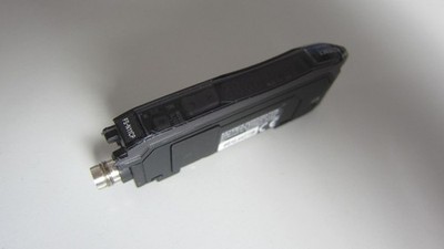 KEYENCE  Digitaler Lichtleitersensor FS-N11CP