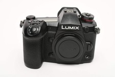 Panasonic Lumix DC-G9 Body, 2X batts, charger, strap, 22K Acts