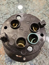 Hubbell 3775 Twist-Lock 3 Pole 4 Wire 50 A 600 V Male Flanged Inlet Plug