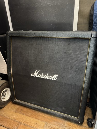 Marshall AVT412 Lead 4x12 200W Guitar Speaker Cabinet Black