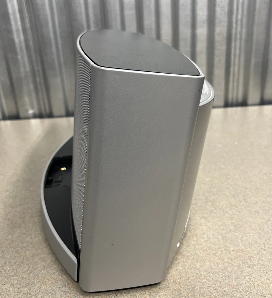 Bose SoundDock 10 Digital Music System No Dock No Remote For Parts - Image 3 of 4