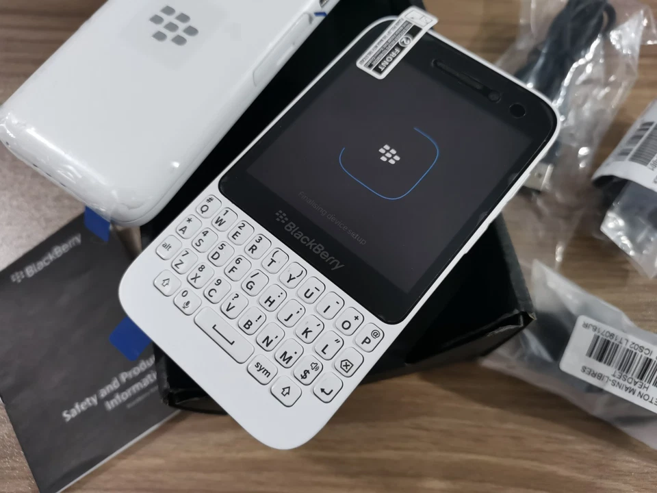 BlackBerry Q5 Unlocked 4G LTE WiFi 8GB 5MP Keyboard Smartphone SQR100-1 SQR100-2 - Image 4 of 4