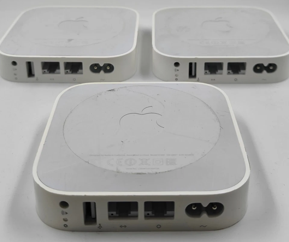 Lot of 4 Apple A1392 AirPort Express Base Stations - Not Working - Image 4 of 4