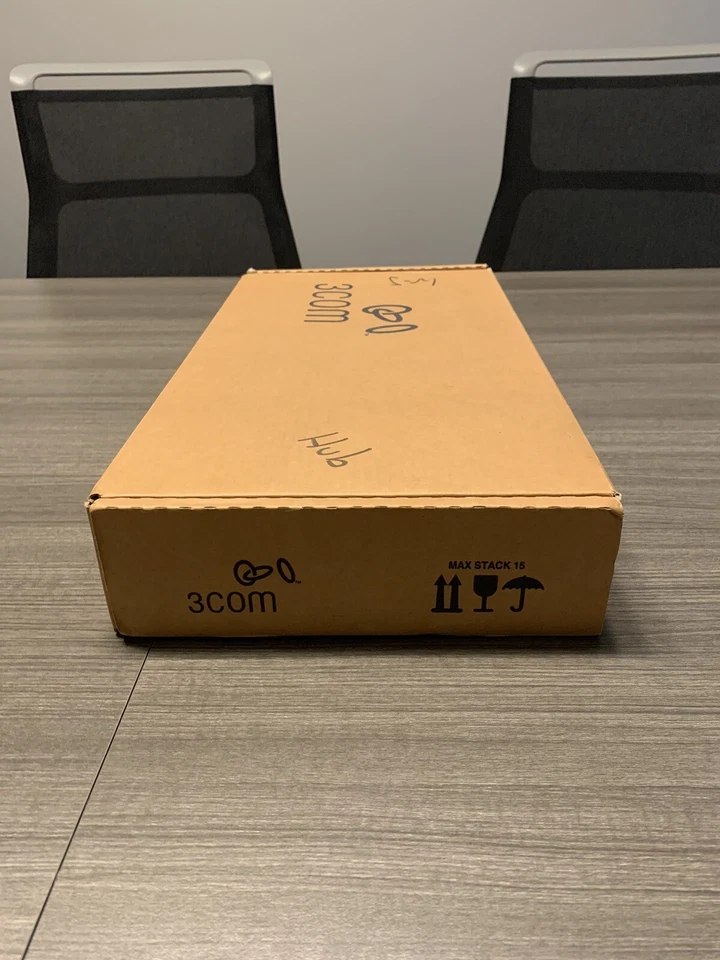 💥3Com 3C16465C SuperStack 3 24-Port Baseline 10/100 Switch W/power cord - Image 2 of 4