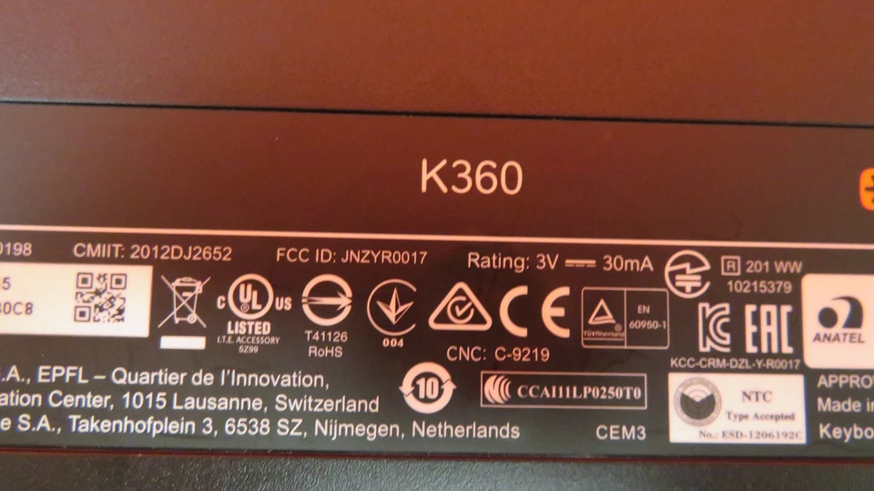 Logitech K360 French Canadian Wireless Keyboard Without Receiver Very Good 5162 - Image 2 of 4