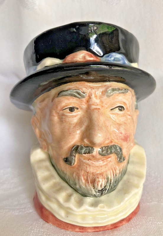 Vintage Royal Doulton Small Character Toby Jug Mug 1946 BEEFEATER 6233