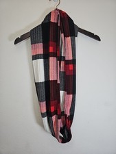 Pure Essence Urbanology Women's Poly Spndx Reversible Scarf Black Red