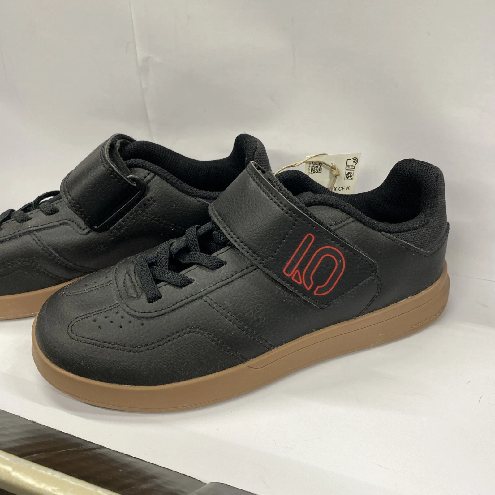 ADIDAS Scarpa piatta per bambini Five Ten Sleuth DLX nero scarlatto grigio taglia 2