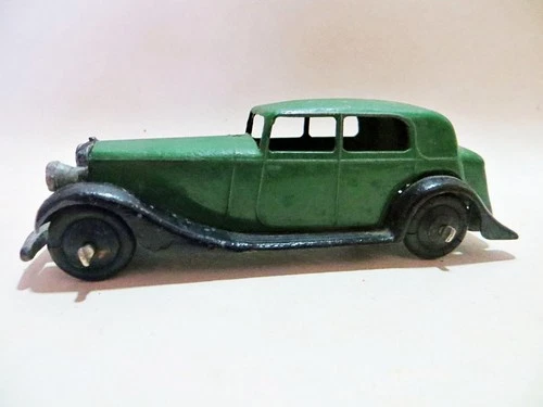 DINKY 30c 'DAIMLER SALOON CAR, GREEN' VINTAGE. COMPLETE. ORIGINAL.