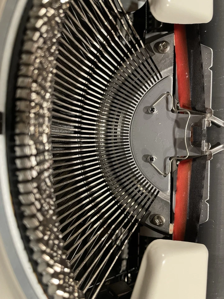 Brother 210 Schreibmaschine - Reiseschreibmaschine - Bild 2 von 3