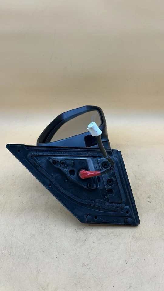 Оригинальное правостороннее зеркало обзора TOYOTA RAV4 2015-2018 годов выпуска черное - Изображение 4 из 4